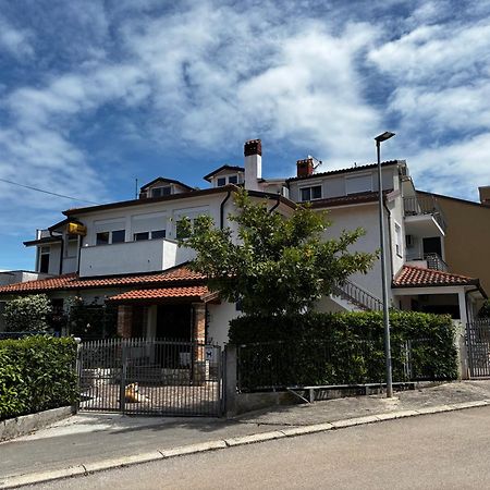 Apartmani Rozi Umago Exterior foto